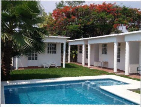 Πισίνα στο ή κοντά στο Bungalows Iris