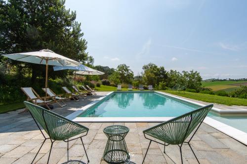 Kolam renang di atau dekat dengan Villa Fiori