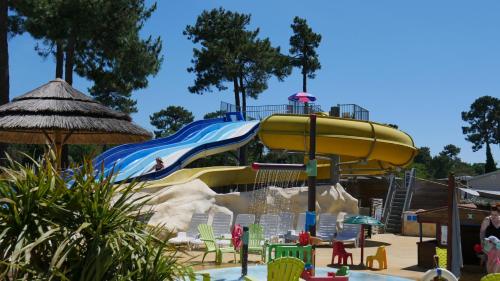 a water slide at a water park at Mobil Home 10 personnes Camping la Tremblade Emplacement 074 in La Tremblade