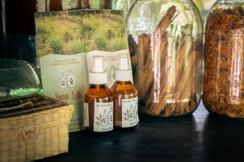 a table with two bottles of honey and a basket at Casa Ñi Tayrona in Santa Marta