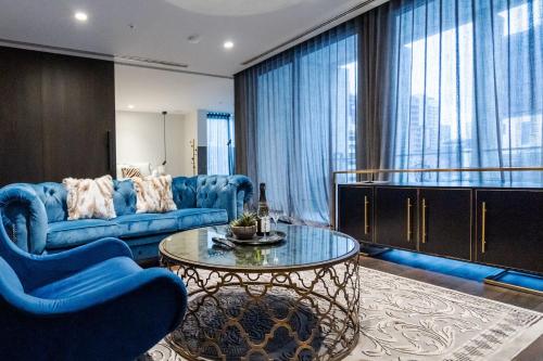 Luxury Melbourne CBD Apt in Iconic QT Building Image