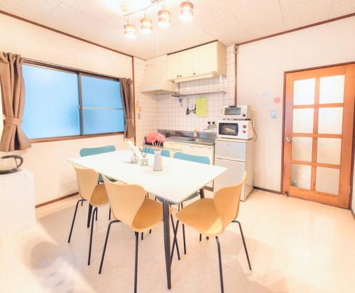 Kuchyň nebo kuchyňský kout v ubytování 光アパートメント広島駅前 HIKARI Apartment Hiroshima Station