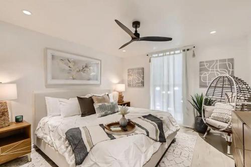 a bedroom with a bed and a ceiling fan at Luxury Condo In Old Town Scottsdale Wpool in Scottsdale