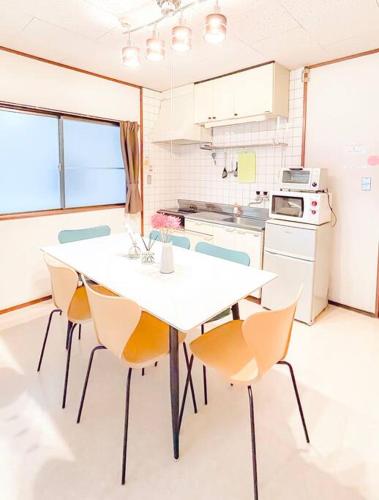 Una cocina o cocineta en 光アパートメント広島駅前 HIKARI Apartment Hiroshima Station