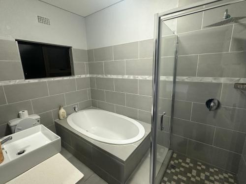 Ванная комната в Mountain Drive Apartments