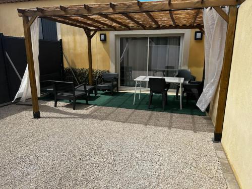 Photo de la galerie de l'établissement T2 proche côte bleue Marseille aéroport Gare TGV Aix, à Gignac-la-Nerthe