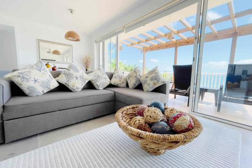 a living room with a couch and a basket of eggs at Paradise Retreat Peace Relaxation in Santa Bárbara de Samaná