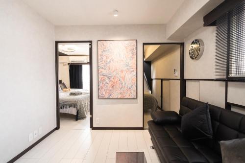 G112新宿最中心 交通枢纽 超级商圈 两室一厅 新宿三丁目车站4分 2 rooms Shinjuku center 4 mins to ST Max 7P 直达新宿 涉谷 表参道 池袋 上野 代代木 银座 原宿