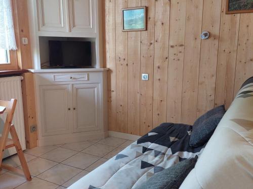 Studio rénové 16m2, terrasse, animaux admis, parking, près télécabine Brévent