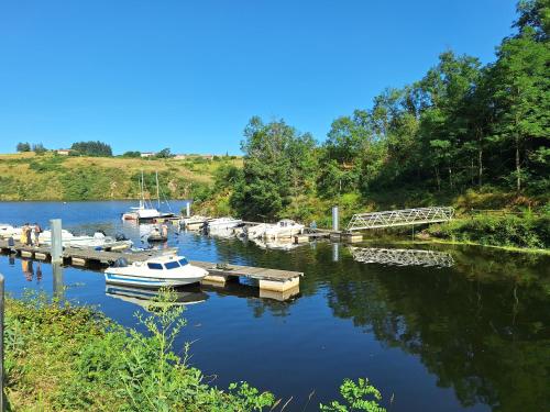 Maison de village médiéval surplombant les méandres de la loire
