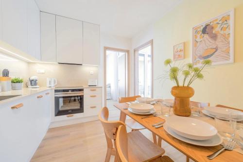 Η κουζίνα ή μικρή κουζίνα στο Bright 2BR - 5th floor, Balcony, Free Parking by Gravity Prague