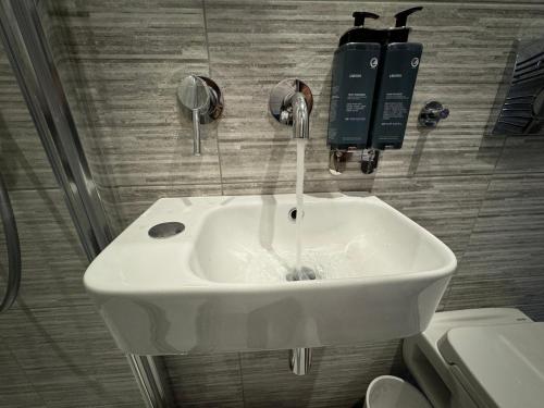 a sink in a bathroom with a water fountain at Luxury 6-Bed House - 6 En Suite- Jaquzzi Baths - Private Parking - Sleeps 22- 2 Min M62 in Elland