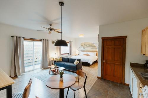 a living room with a blue couch and a bed at Mt Jackson Suite Close to Logan Health in Kalispell