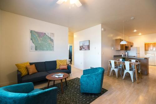 Istumisnurk majutusasutuses Peaceful Townhome Enclosed Garage Fast Wifi