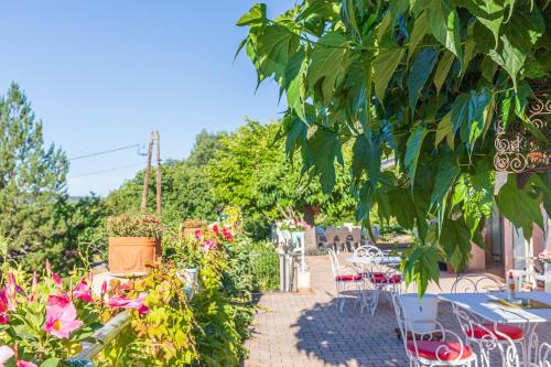 Κήπος έξω από το La Bastide des Roses