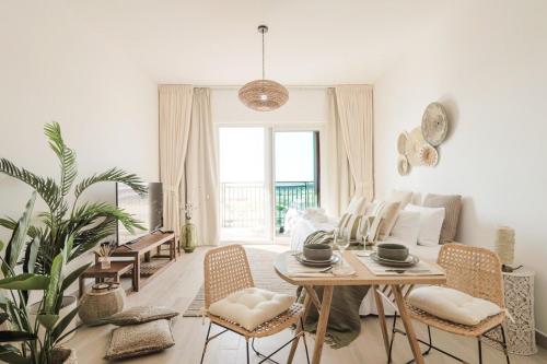 Voyage Studio In Waters Edge