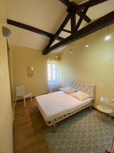 Postel nebo postele na pokoji v ubytování Maison de village avec terrasse