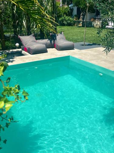 Piscina en o cerca de Urban Oasis: Stone House with pool & garden