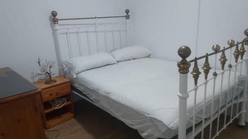 Una cama o camas en una habitación de Apartamento Loft con vistas al mar y ciudad