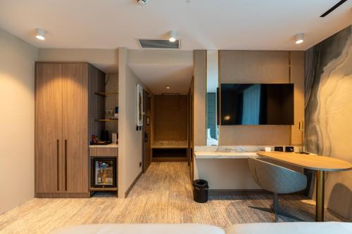 a room with a kitchen with a desk and a table at Crowne Plaza Constanta - Mamaia Beach by IHG in Mamaia