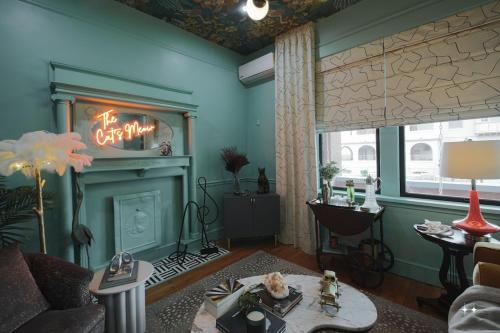 The Cat's Meow Apt1 Cozy Historic Sunset Heightsにあるシーティングエリア