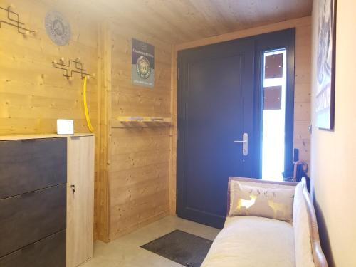 a room with a blue door in a wooden wall at Chalet Walser à VALLORCINE 13 kms CHAMONIX France in Vallorcine