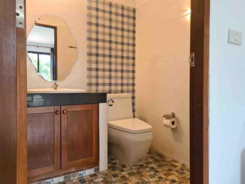 Ένα μπάνιο στο Rawai Poo Villa