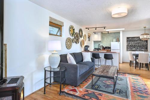 a living room with a couch and a kitchen at Dos Hermanas Casita 4 Downtown Courtyard Patio in Santa Fe