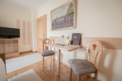 TV a/nebo společenská místnost v ubytování Gästehaus Maurer/Bader