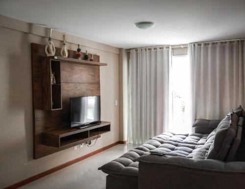 Μια τηλεόραση ή/και κέντρο ψυχαγωγίας στο Apartamento no centro de Domingos Martins