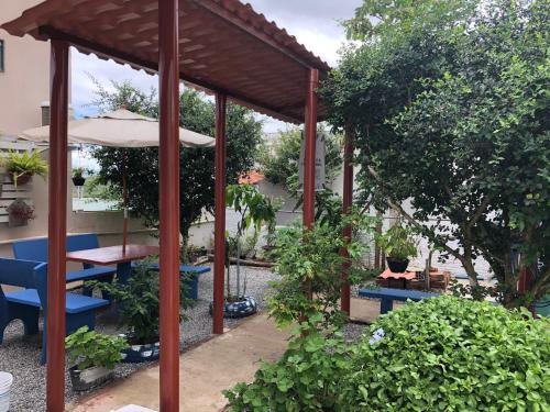 Taman di luar Flat Rainha da Serra