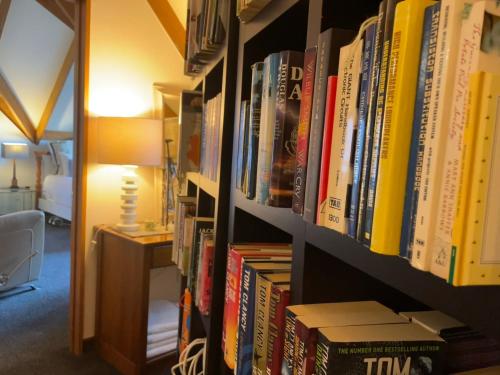 Biblioteka u pansionu sa uslugom doručka