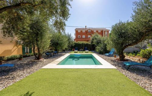 4 Bedroom Lovely Apartment In Kastel Sucurac