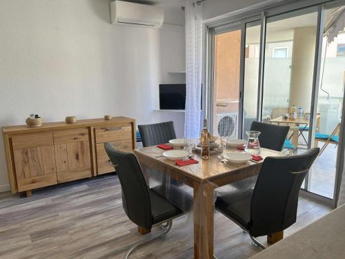 Studio cosy avec terrasse, clim, à 50m plage et 100m commerces, Fréjus - FR-1-226A-177