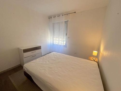 Studio cosy avec terrasse, clim, à 50m plage et 100m commerces, Fréjus - FR-1-226A-177