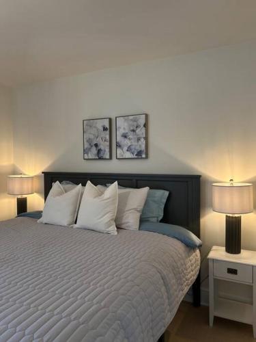Serenity Oasis Pool Haven 8 min to Sea Isle cityにあるベッド