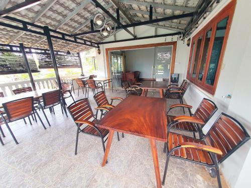 a dining room with a wooden table and chairs at Youth's Dream Fulfillment Association in Siem Reap