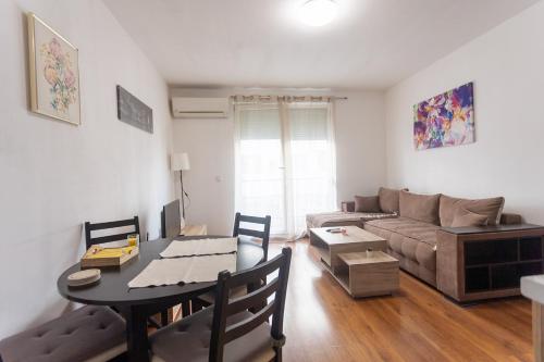 Karastoyanovi's apartment- Studentski grad