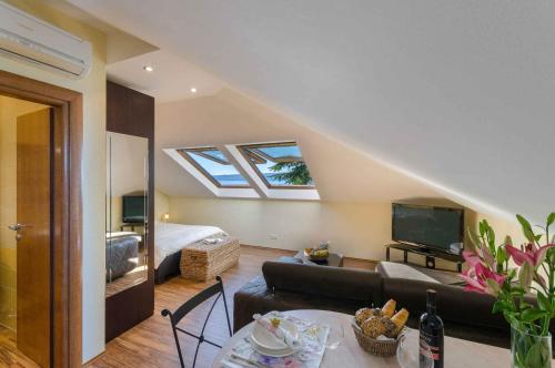 Two-Bedroom Apartment Crikvenica near Sea 8