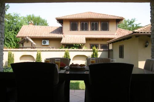 Zdjęcie z galerii obiektu Mediterrán Villa Zamárdi w Zamárdi