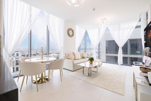 Luxury Apt Burj Khalifa, Sunset and Lagoon view