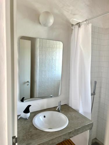 a bathroom with a sink and a mirror at Casa Sul - Casas de Seixe in Baiana