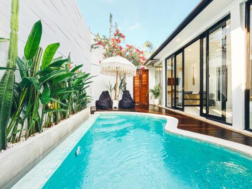 Bazen u ili blizu objekta Villa Bianca Bali