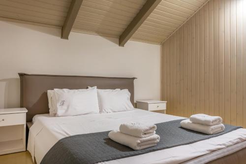 a bedroom with a bed with towels on it at LDV ZANTE VILLAS - Luxury Dream Villa in Pandokrátor