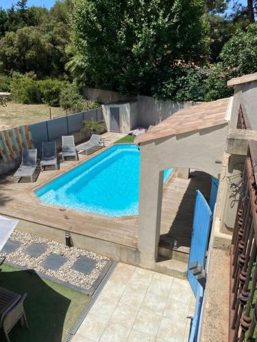 Photo de la galerie de l'établissement Villa contemporaine T5 avec piscine à Cassis, à Cassis
