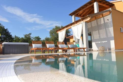 Villa Dana Poreč - 6min drive to the beach - Pool - Whirpool