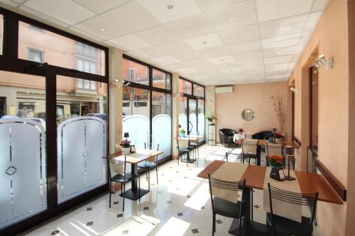 A restaurant or other place to eat at Hotel Avogadro