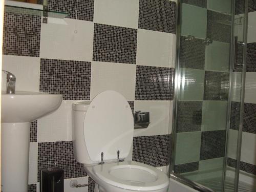 DownTown Guest House tesisinde bir banyo