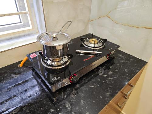 Una cocina o zona de cocina en Olive Residence, Near Lakeshore Hospital