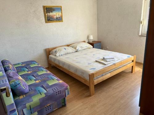a bedroom with a twin bed and a bed sidx sidx sidx at Apartments Jita in Primošten